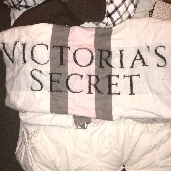 Victoria Secret blanket - Picture 1 of 1